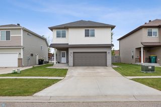 911 42nd Avenue W, West Fargo, ND 58078