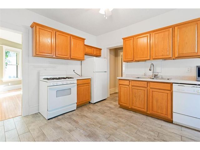 2445 Lyndale Avenue S, Minneapolis, MN 55405