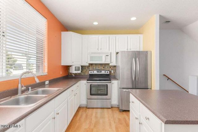 4455 E Paradise Village Parkway S Apt 1098, Phoenix, AZ 85032