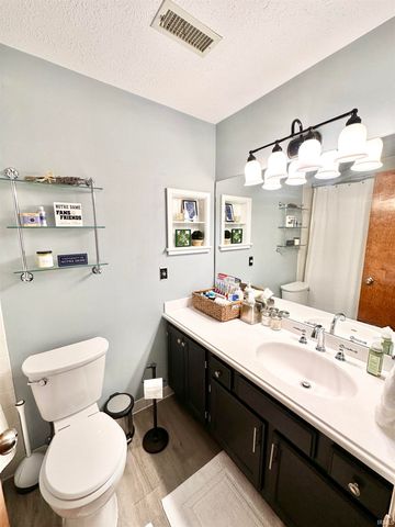 1520 N Oakhill Drive L5, South Bend, IN 46637