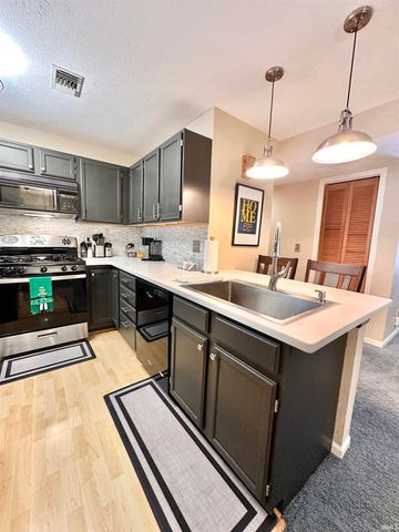 1520 N Oakhill Drive L5, South Bend, IN 46637