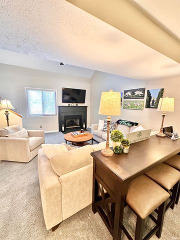 1520 N Oakhill Drive L5, South Bend, IN 46637