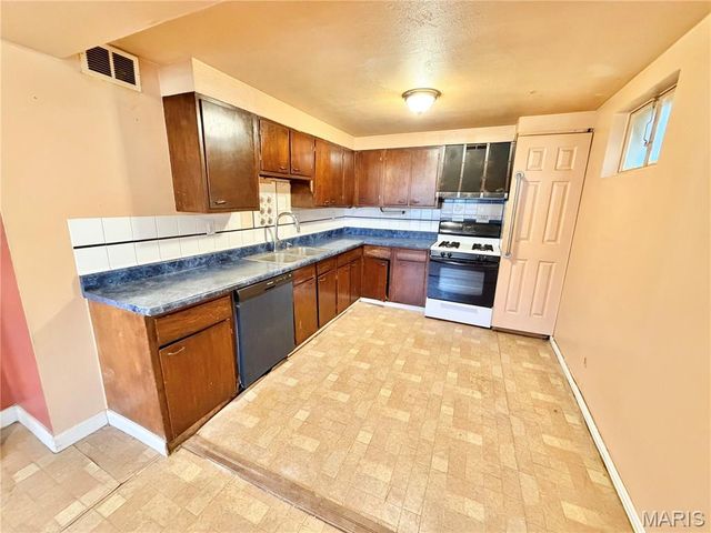 1908 Main Drive, High Ridge, MO 63049