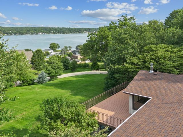 21777 282ND Avenue, Le Claire, IA 52753