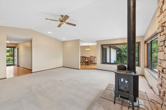 21777 282ND Avenue, Le Claire, IA 52753