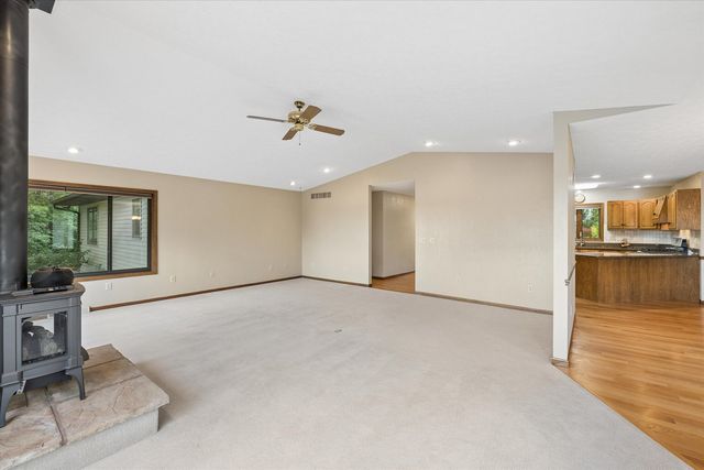 21777 282ND Avenue, Le Claire, IA 52753