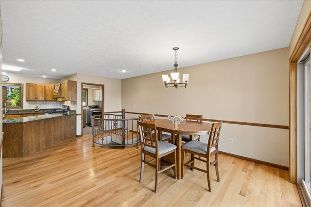21777 282ND Avenue, Le Claire, IA 52753