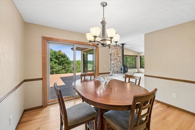 21777 282ND Avenue, Le Claire, IA 52753