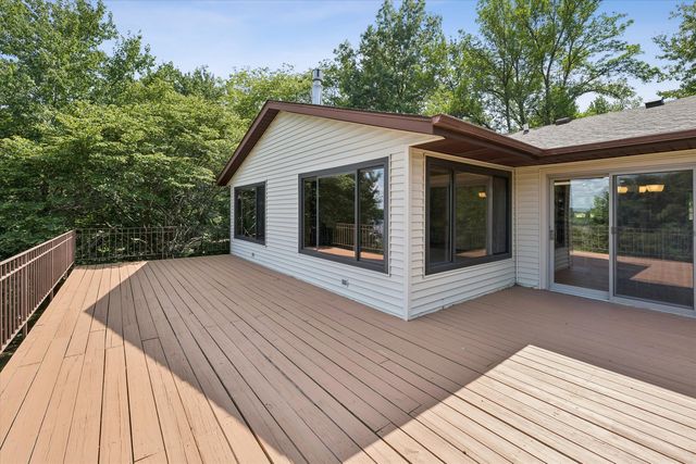 21777 282ND Avenue, Le Claire, IA 52753