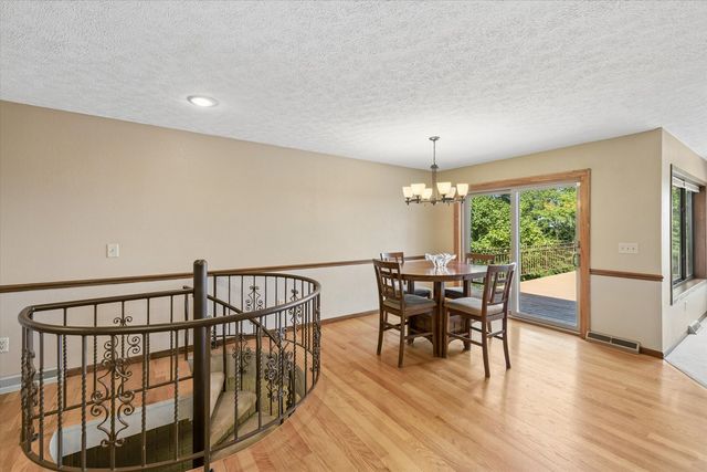 21777 282ND Avenue, Le Claire, IA 52753