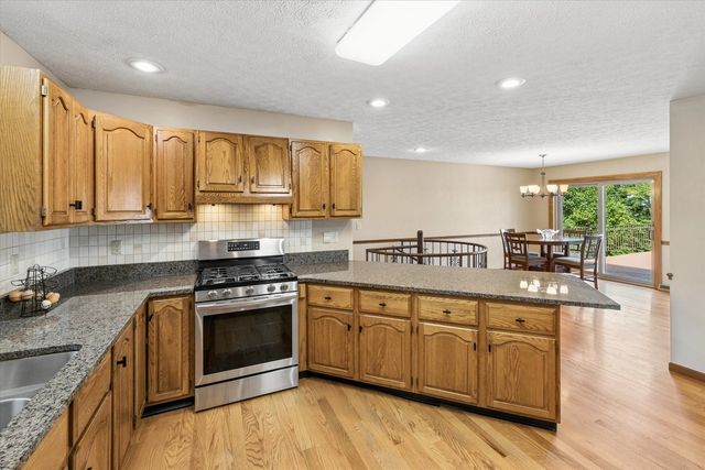 21777 282ND Avenue, Le Claire, IA 52753