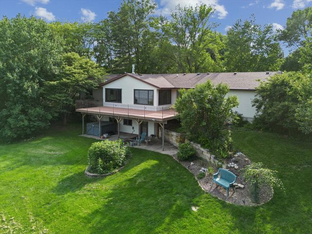 21777 282ND Avenue, Le Claire, IA 52753