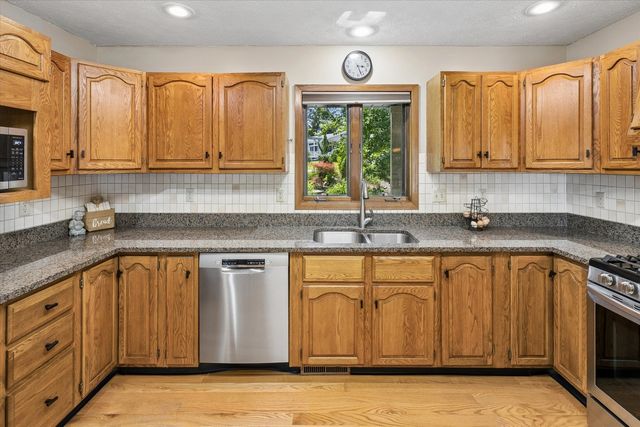 21777 282ND Avenue, Le Claire, IA 52753