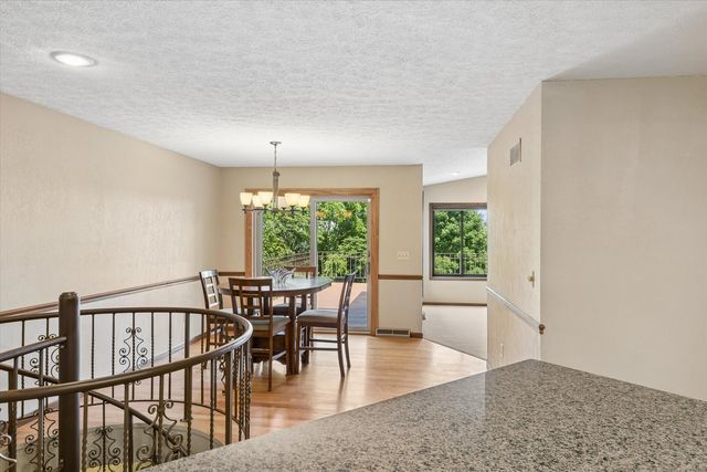 21777 282ND Avenue, Le Claire, IA 52753