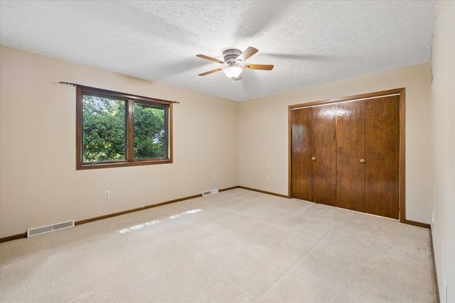21777 282ND Avenue, Le Claire, IA 52753