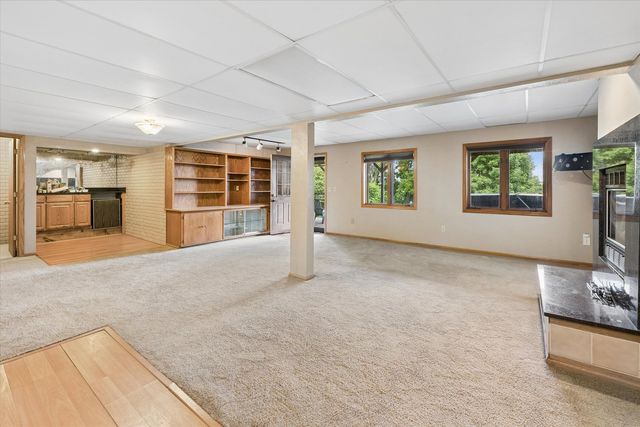 21777 282ND Avenue, Le Claire, IA 52753