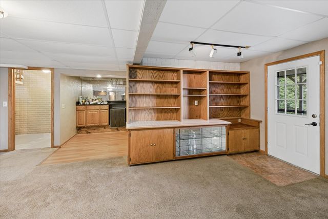 21777 282ND Avenue, Le Claire, IA 52753