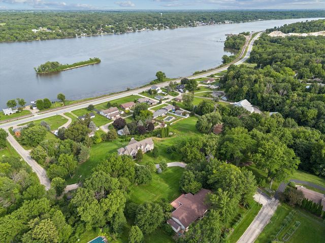 21777 282ND Avenue, Le Claire, IA 52753