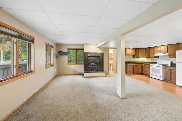 21777 282ND Avenue, Le Claire, IA 52753