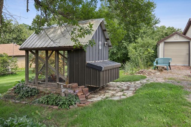 21777 282ND Avenue, Le Claire, IA 52753