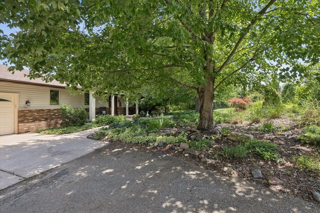 21777 282ND Avenue, Le Claire, IA 52753