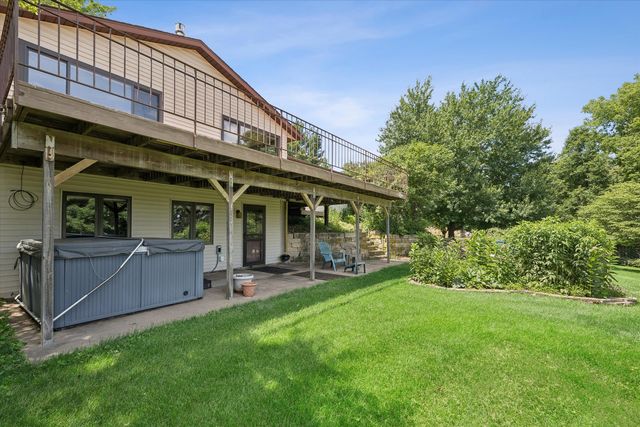 21777 282ND Avenue, Le Claire, IA 52753