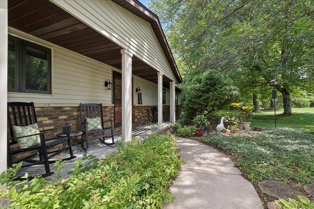 21777 282ND Avenue, Le Claire, IA 52753