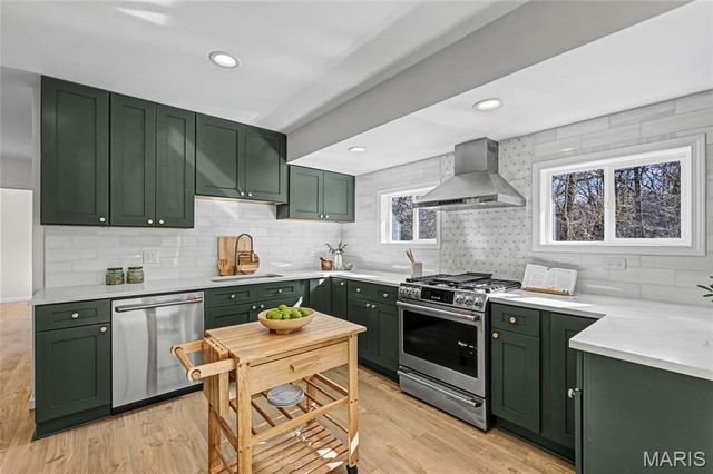 12902 Dorsett Road, Maryland Heights, MO 63043