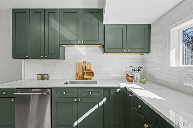 12902 Dorsett Road, Maryland Heights, MO 63043