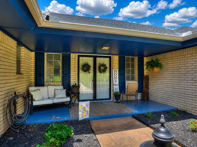 400 Ridgewood Drive, Tuttle, OK 73089
