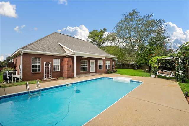 2277 Chapel Hill Drive, Mobile, AL 36695