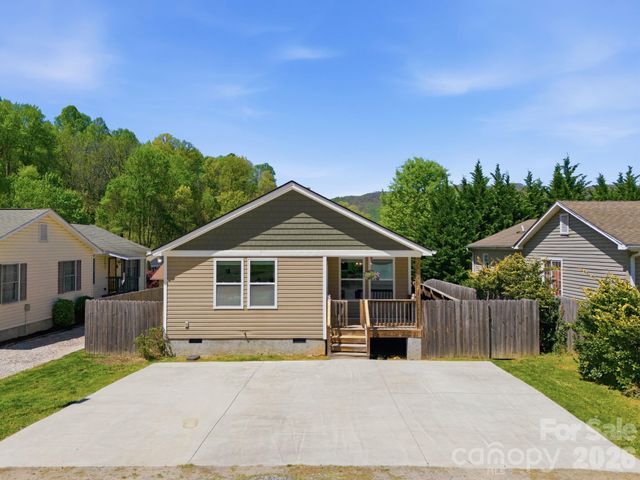 9 Half Moon Drive, Swannanoa, NC 28778