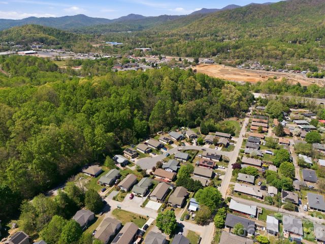9 Half Moon Drive, Swannanoa, NC 28778