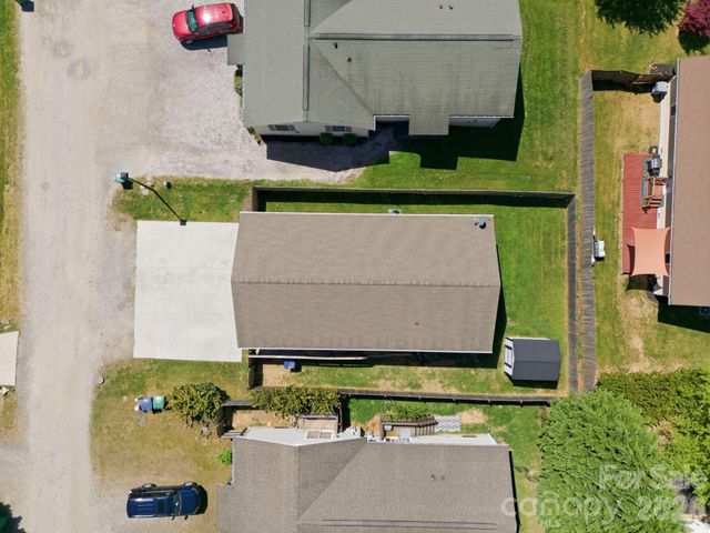 9 Half Moon Drive, Swannanoa, NC 28778
