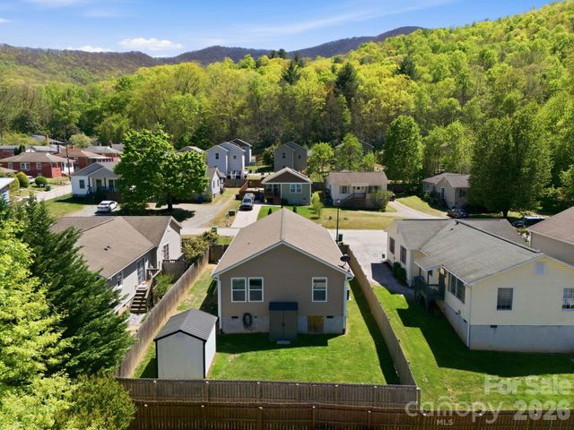 9 Half Moon Drive, Swannanoa, NC 28778