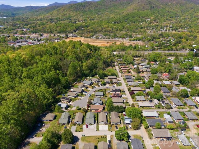9 Half Moon Drive, Swannanoa, NC 28778