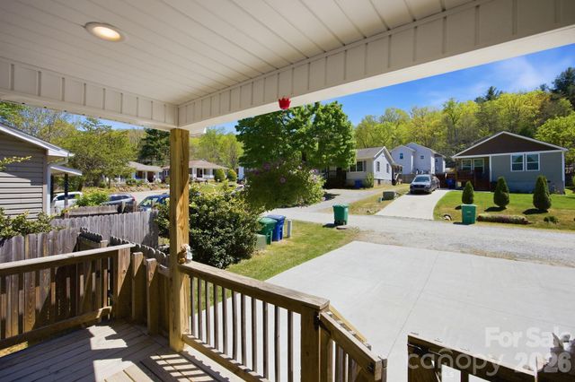 9 Half Moon Drive, Swannanoa, NC 28778