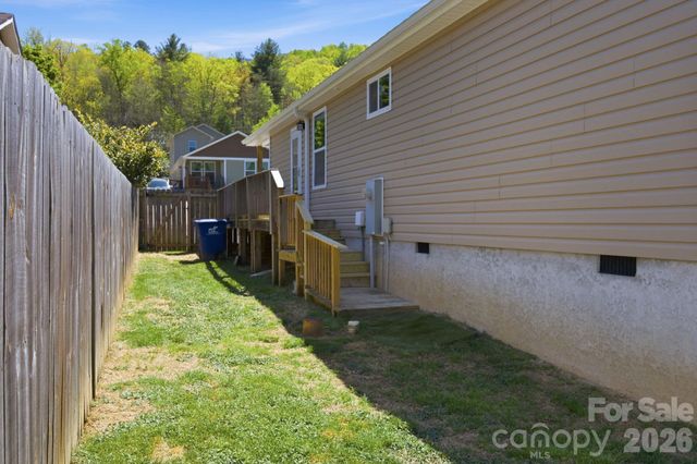 9 Half Moon Drive, Swannanoa, NC 28778
