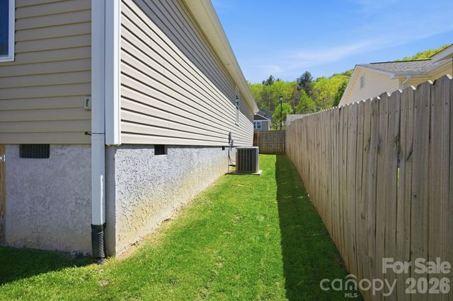 9 Half Moon Drive, Swannanoa, NC 28778