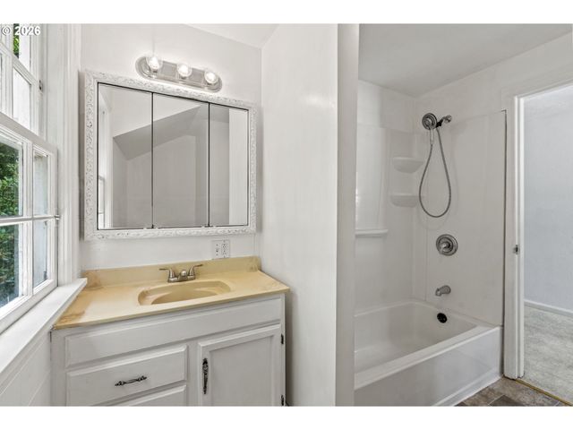 2809 NICHOLS Blvd, Longview, WA 98632