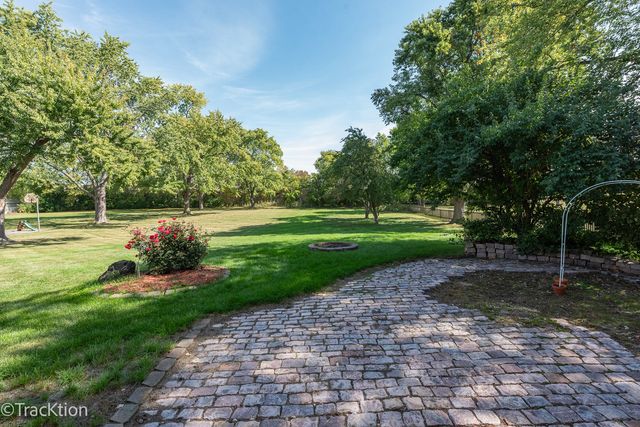 23061 N Apple Hill Lane, Lincolnshire, IL 60069