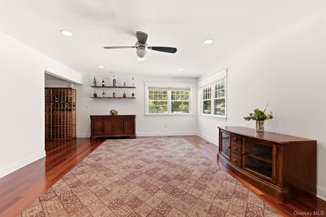 9 Mariners Court, Centerport, NY 11721