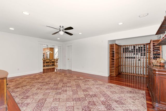 9 Mariners Court, Centerport, NY 11721