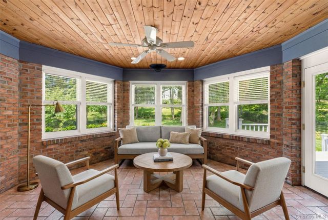 9 Mariners Court, Centerport, NY 11721