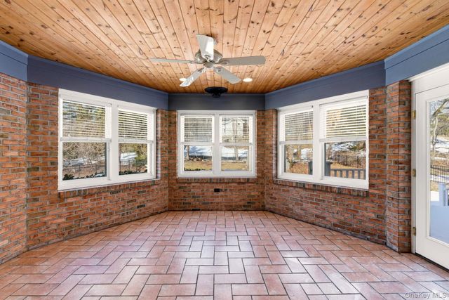 9 Mariners Court, Centerport, NY 11721