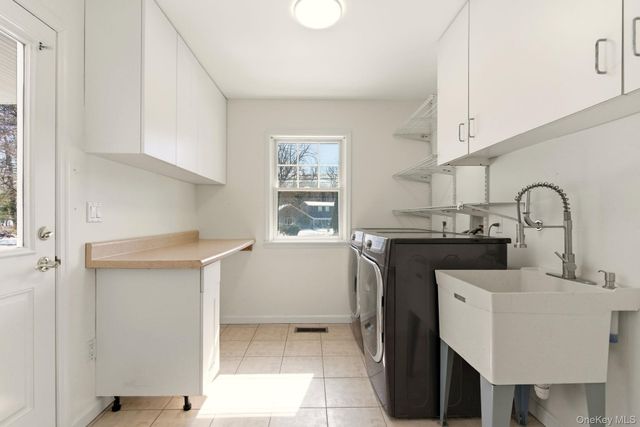 9 Mariners Court, Centerport, NY 11721