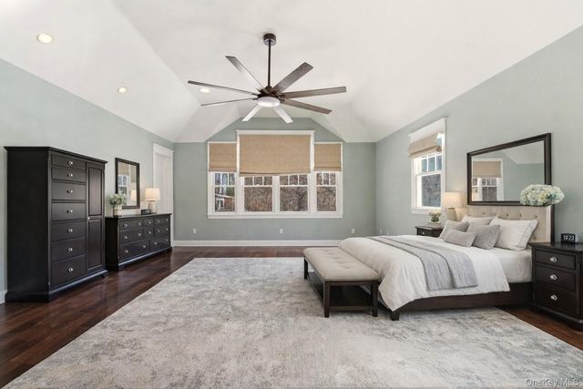 9 Mariners Court, Centerport, NY 11721