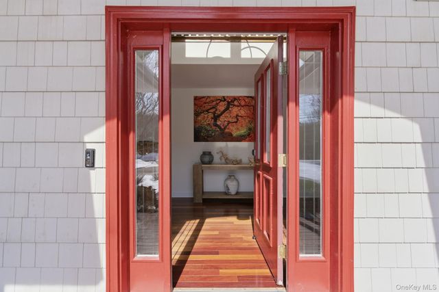 9 Mariners Court, Centerport, NY 11721