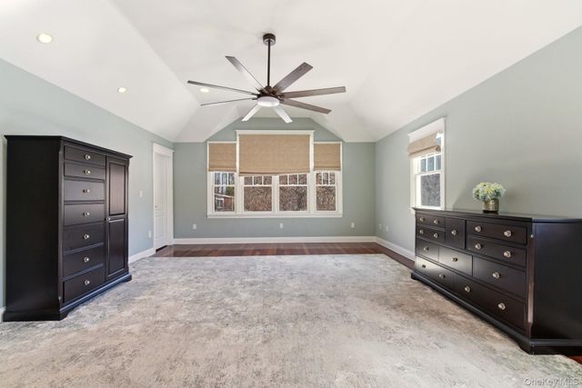 9 Mariners Court, Centerport, NY 11721