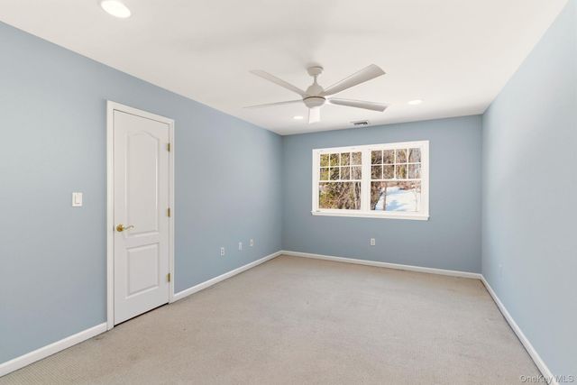 9 Mariners Court, Centerport, NY 11721